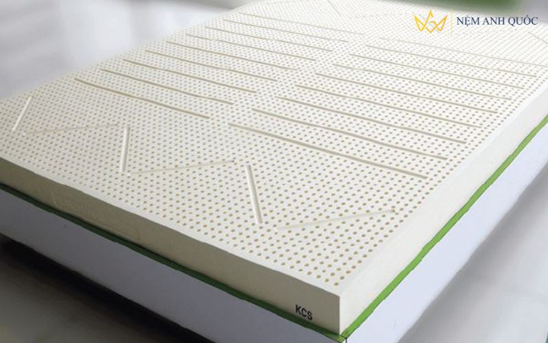 Màu sắc và mùi hương là yếu tố quan trọng để nhận biết nệm cao su thật hay giả